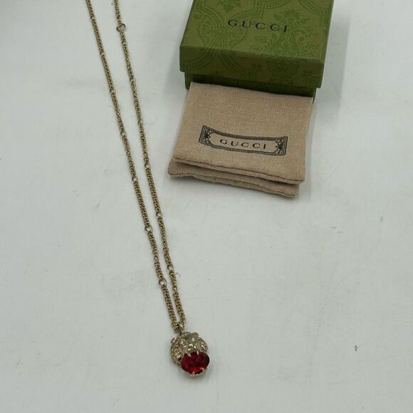 Gucci iconic gold tone lion head  crystal necklace made in Italy - Picture 3 of 9
